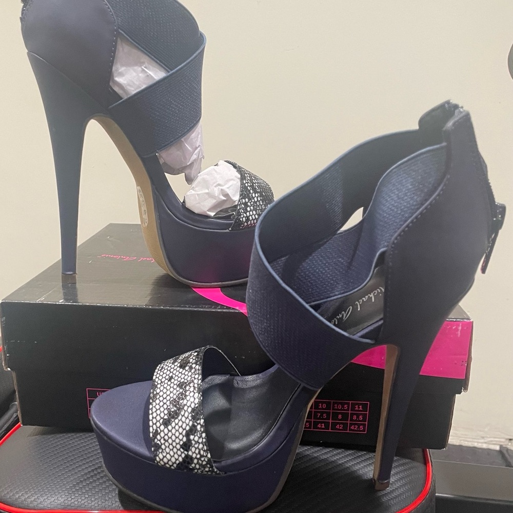 Chic Navy and Black Platform Heels
